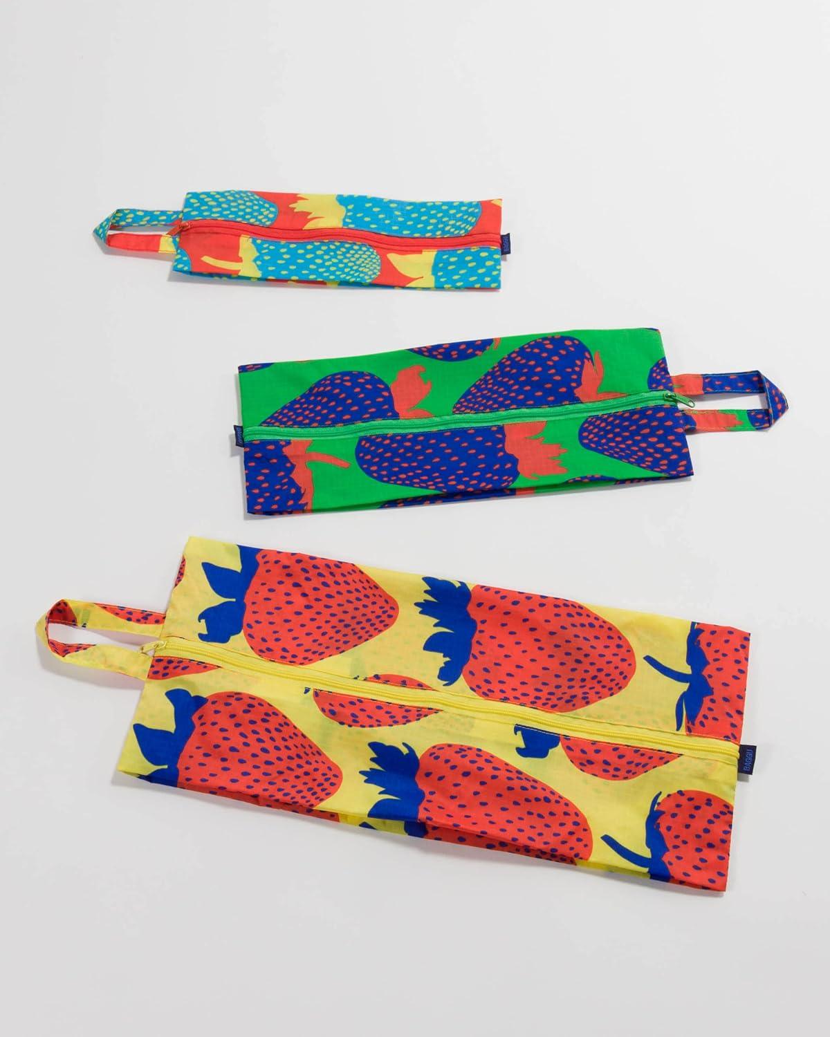 imageBAGGU 3D Zip Set Electric Strawberries